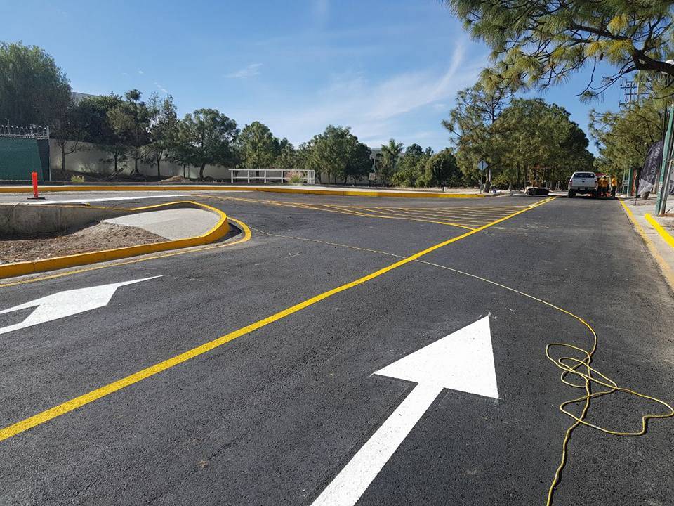 Pavimentación de la Av. Paseos Royal Country