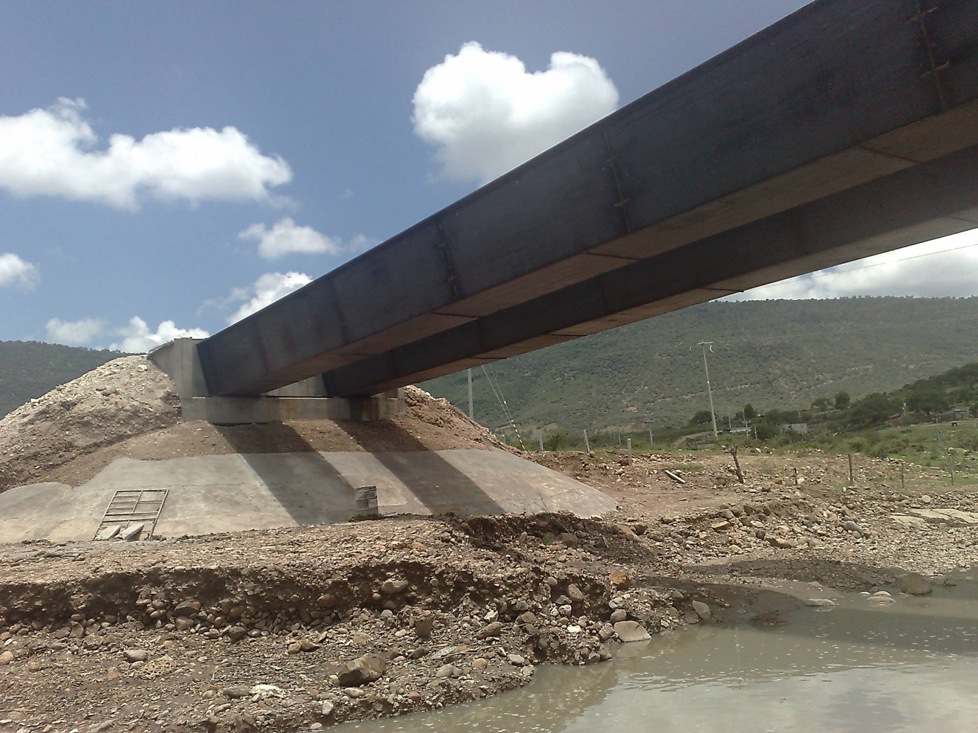 ConstrucciConstrucción de Puente Vehicular, en el Poblado de Tenzompaón de Puente Vehicular, en el Poblado de Tenzompa