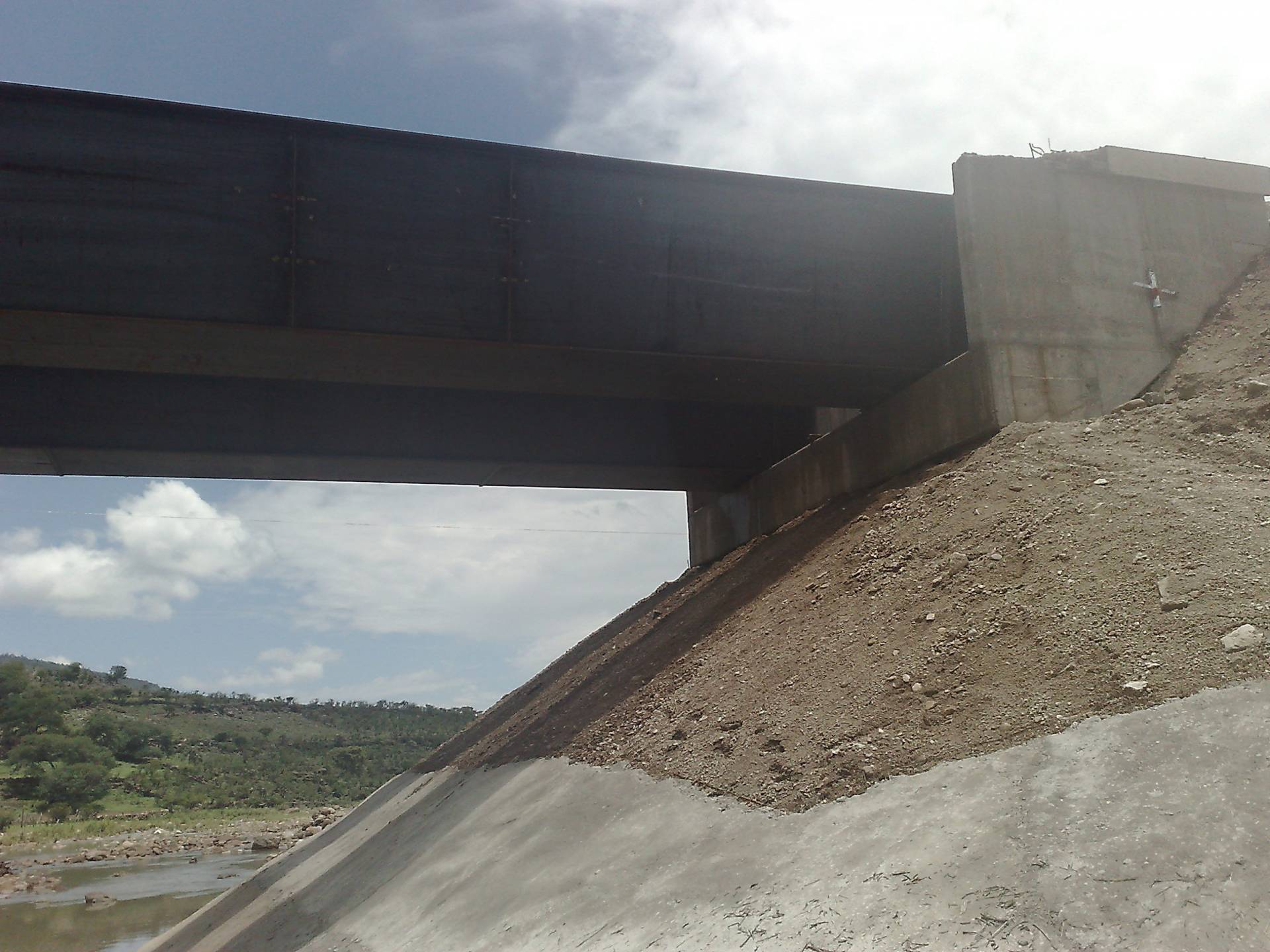 Construcción de Puente Vehicular, en el Poblado de Tenzompa