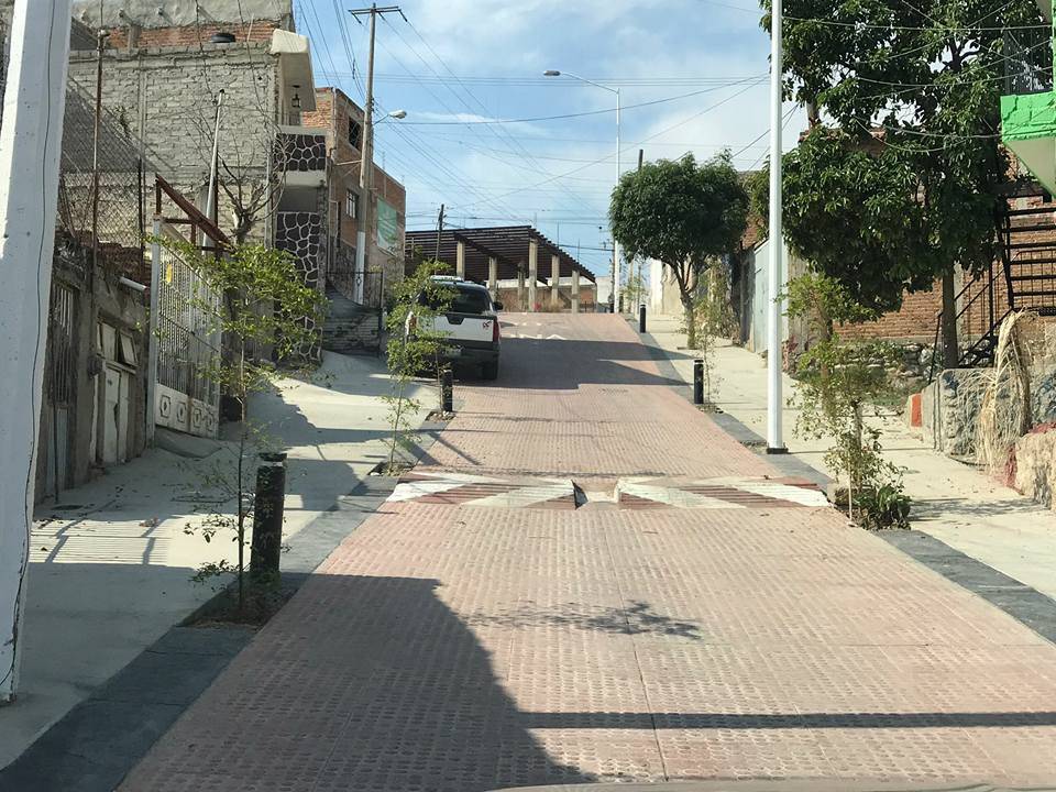 Pavimentación de la Calle Cholollán y Paseo de los Membrillos